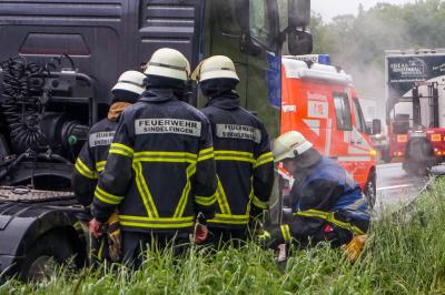 A81/Sindelfingen: Ueberhitzte LKW-Abgasanlage fuehrt zu Feuerwehreinsatz